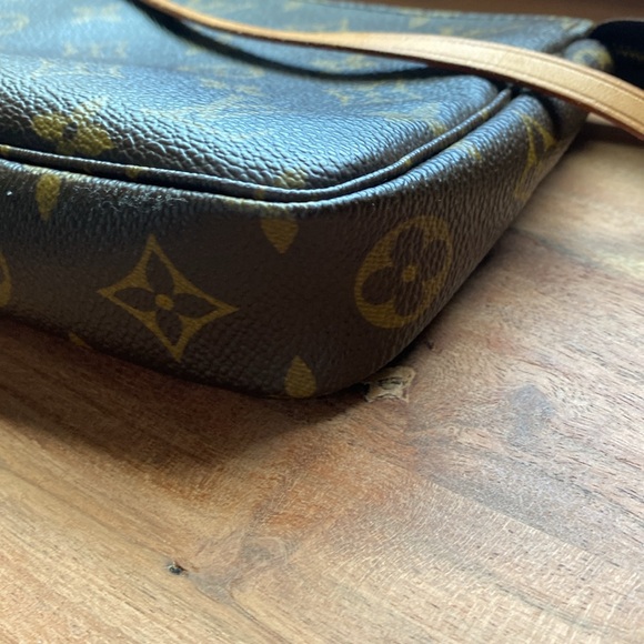 Louis Vuitton Pouch - Picture 6 of 13